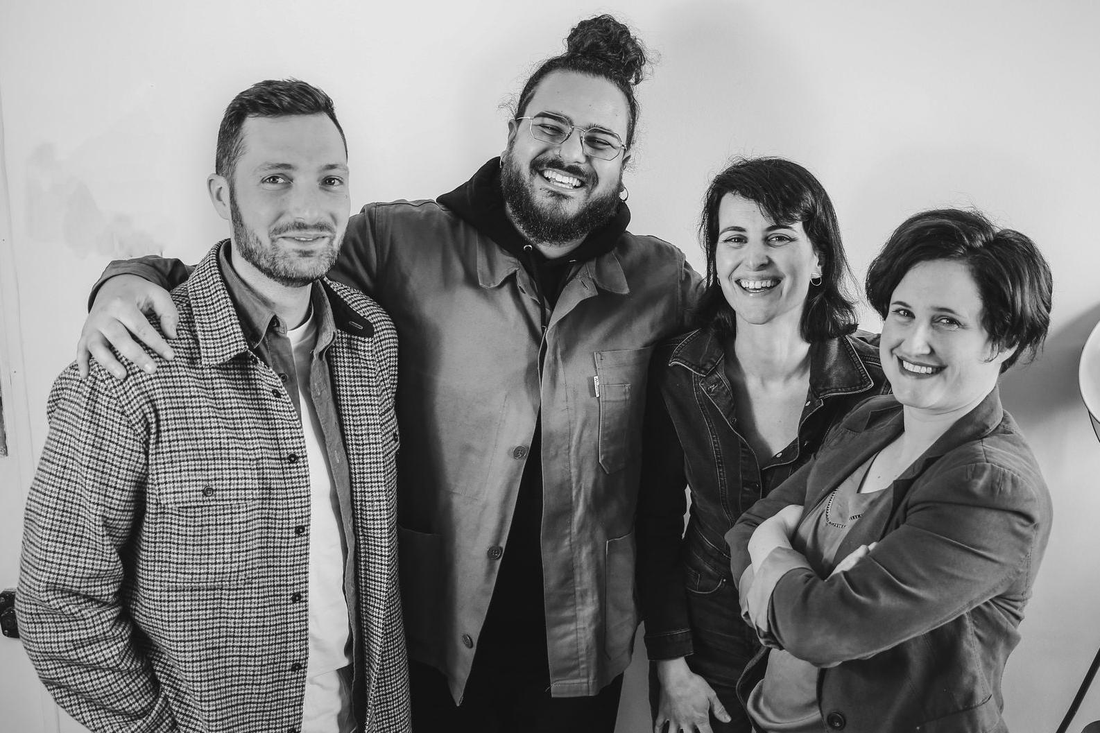 Photo de l'équipe de Kunagi en noir et blanc